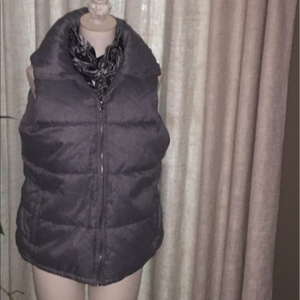 Old Navy Puffer Vest Dark Grey - L NWT